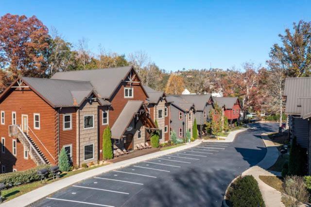 The Mighty Crabapple Manor By Stony Brook Cabins Gatlinburg Eksteriør billede